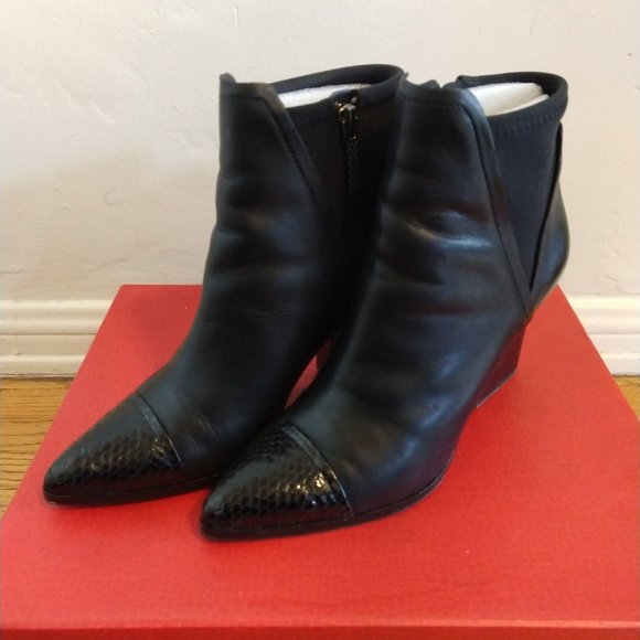 Donald J. Pliner "Vaughn W-5" Black Water Snake Leather Boot Size 8 - Picture 2 of 16